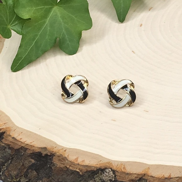 CLASSY BLACK AND WHITE EARRINGS (E5) - Picture 8 of 8